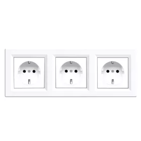 Nova III földelt dugalj  fehér kerettel