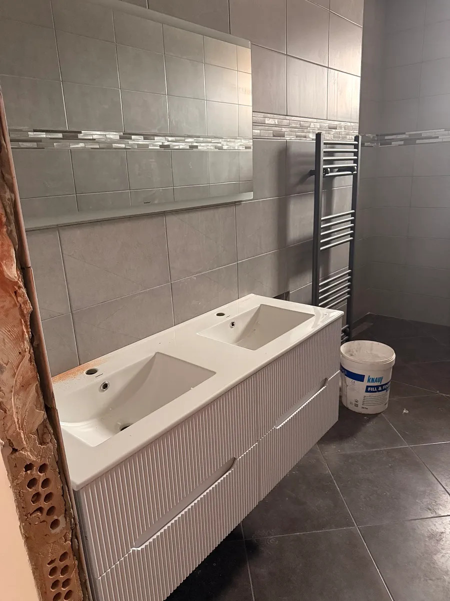 Liv 60 tükör led világítással
