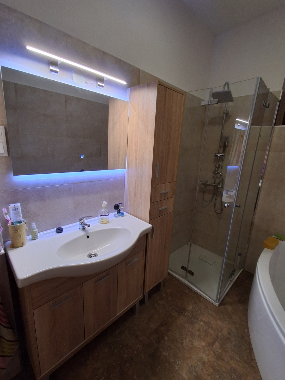 Liv 60 tükör led világítással
