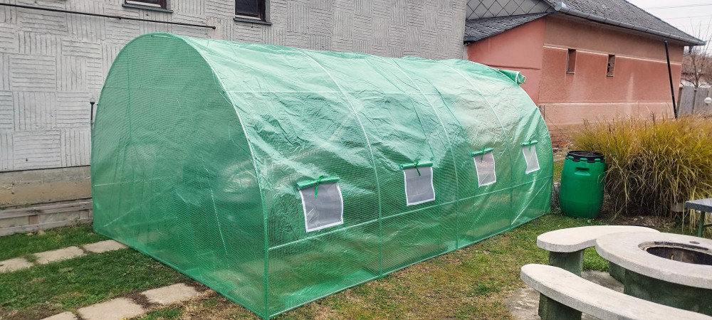 Fólia melegház 3X4,5X2 m (váz+fólia)
