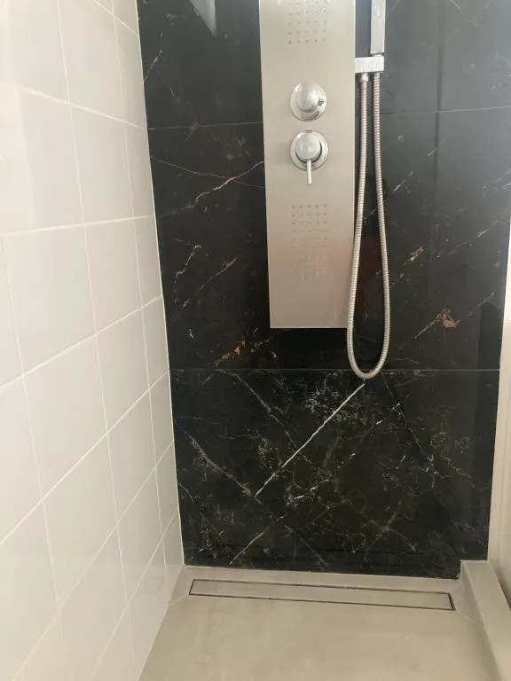 Linea burkolható zuhanyfolyóka
