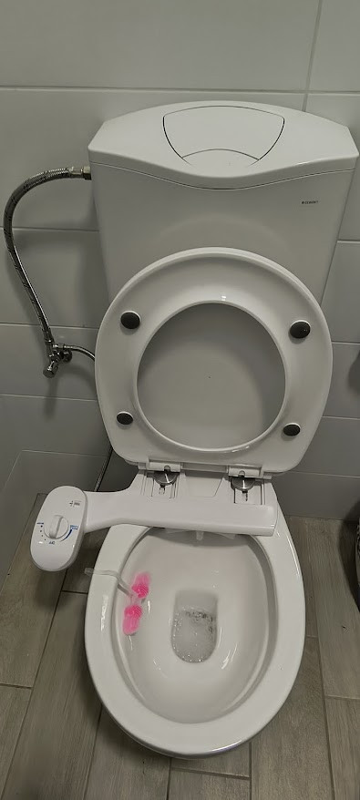 Wc-re szerelhető bidé
