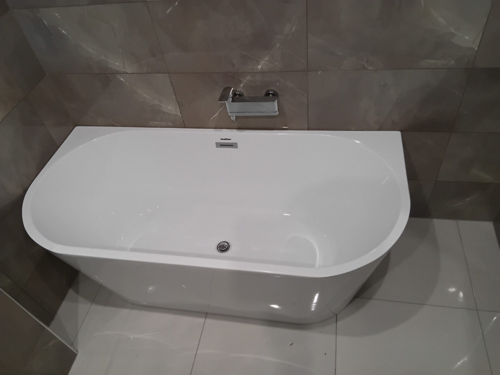 Still szabadon álló fürdőkád
