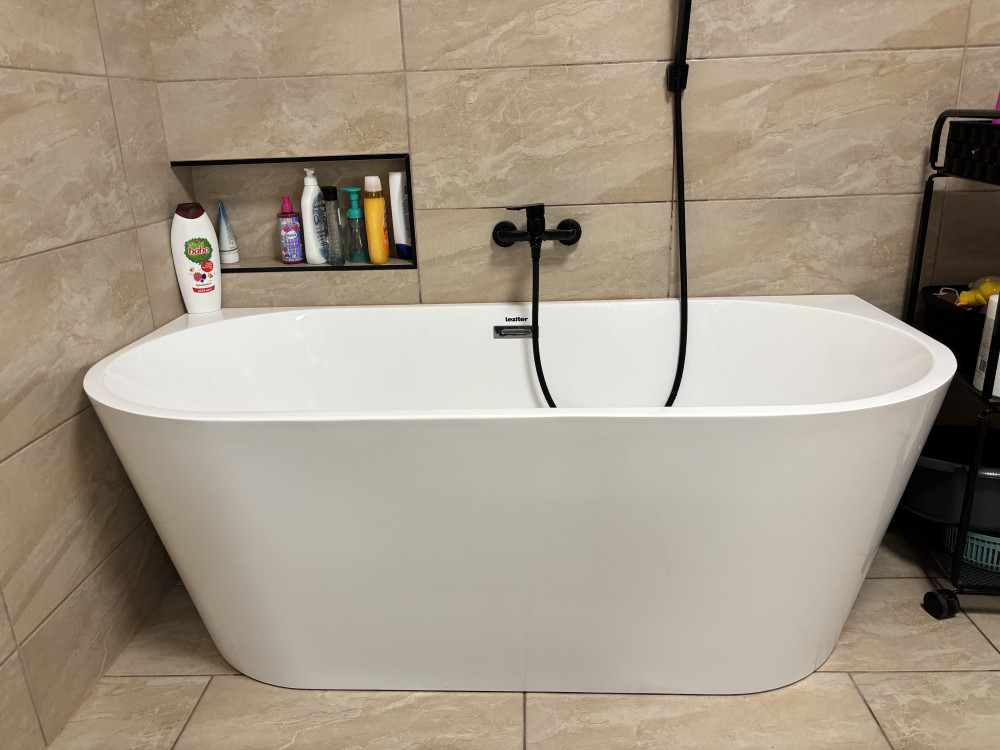 Still szabadon álló fürdőkád
