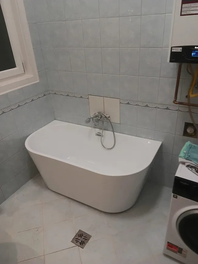 Still szabadon álló fürdőkád
