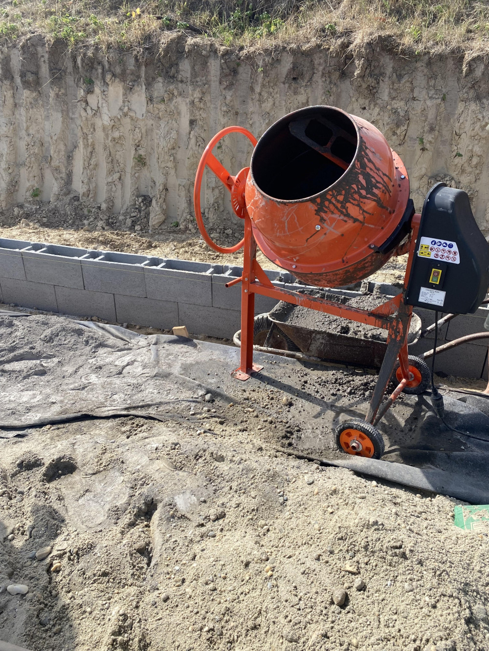 Mixer 120 betonkeverő 220V 450W 120 l
