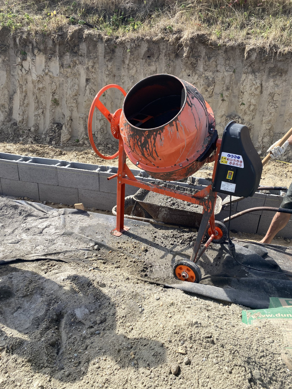 Mixer 120 betonkeverő 220V 450W 120 l
