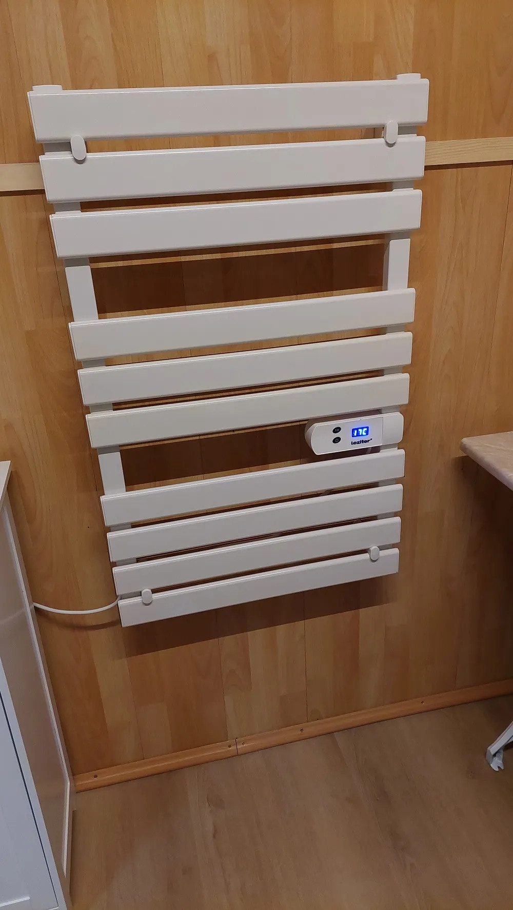 Elektromos törölközőszárító radiátor 500W
