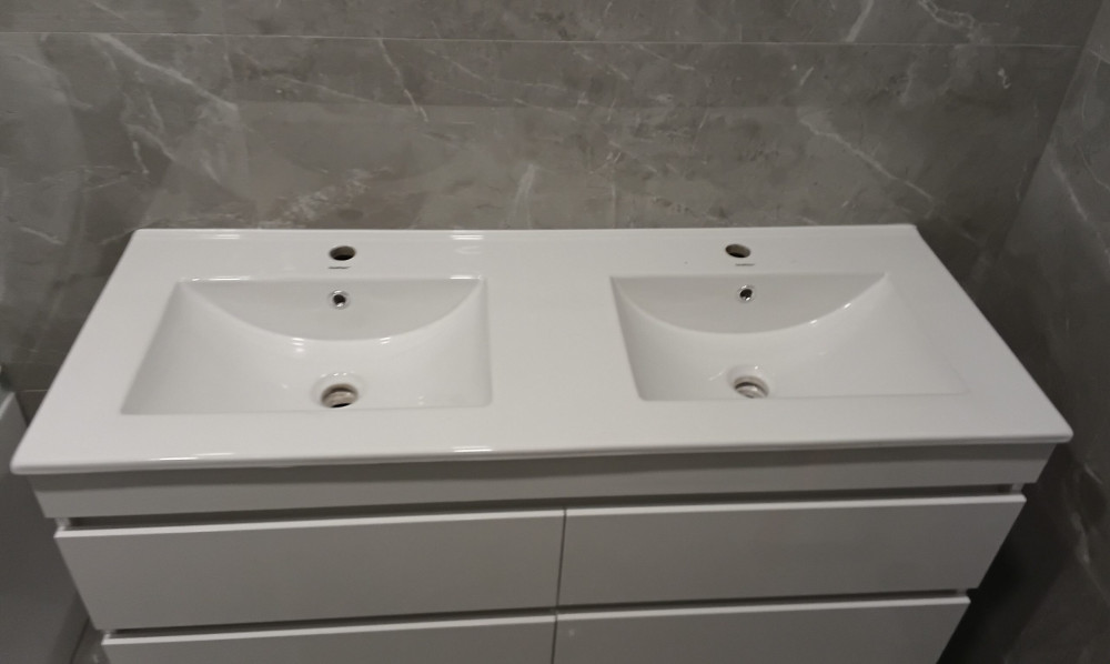 Cube 120 alsó szekrény mosdóval
