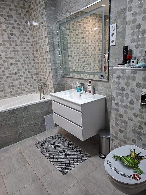 Cube 80 alsó szekrény mosdóval
