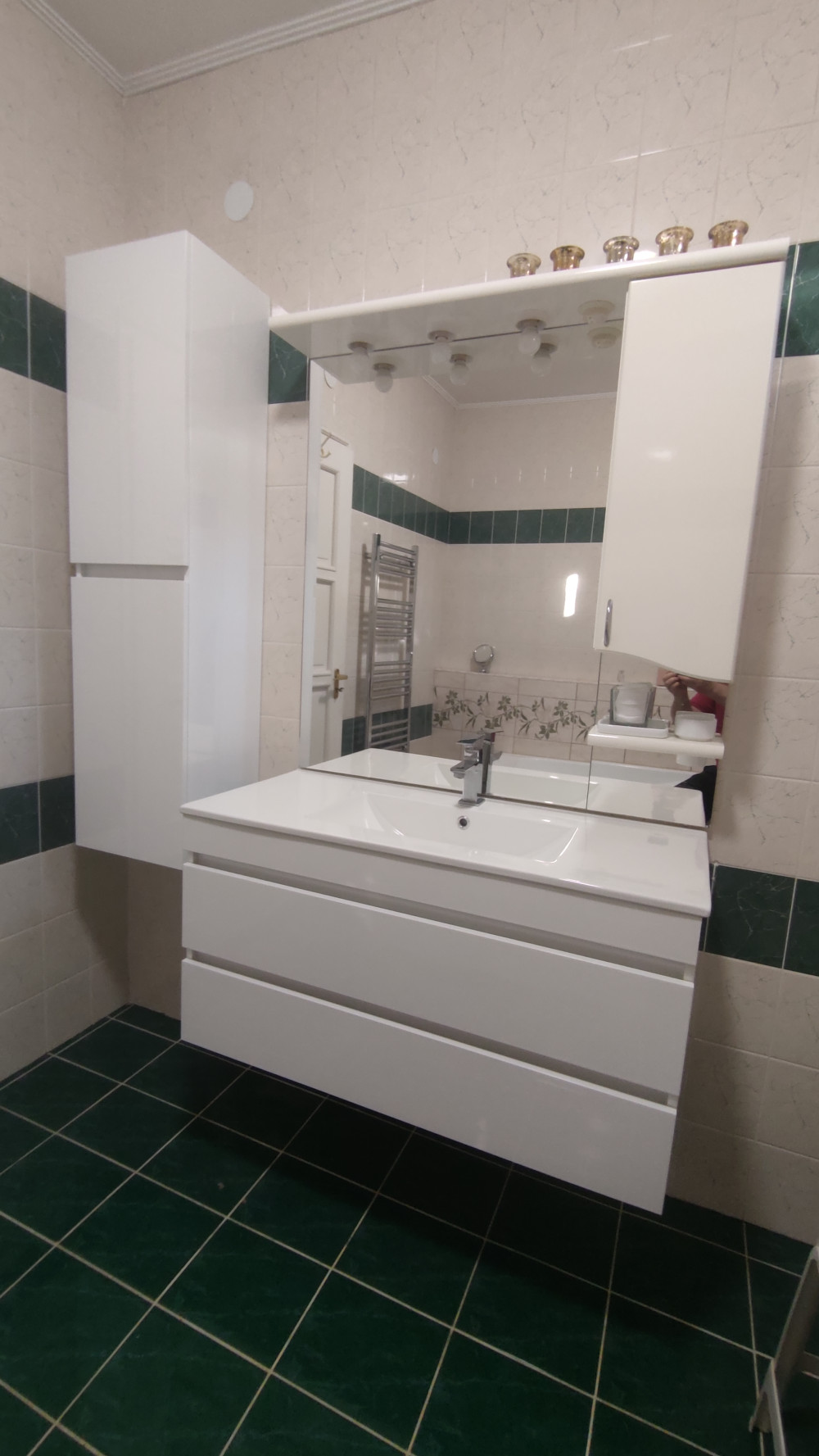 Cube függesztett oldal szekrény fehér
