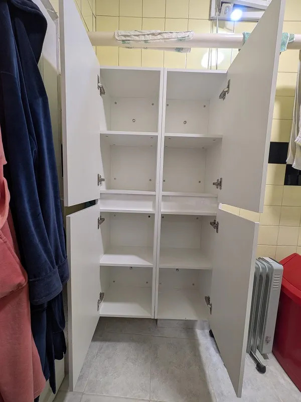 Cube függesztett oldal szekrény fehér
