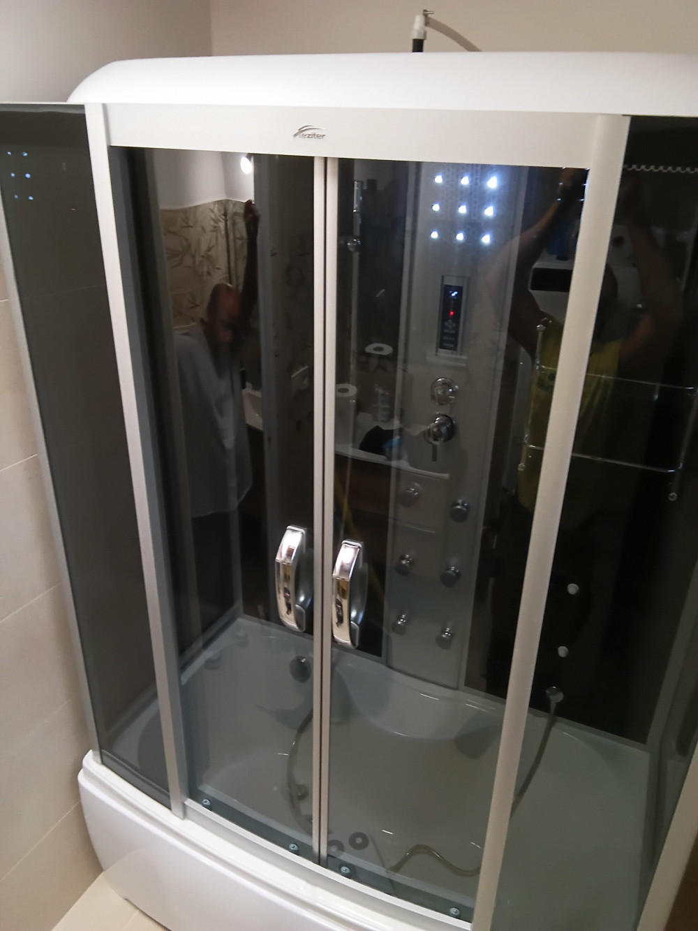   Emilia 85x150 cm hidromasszázs kádkabin elektronikával Black
