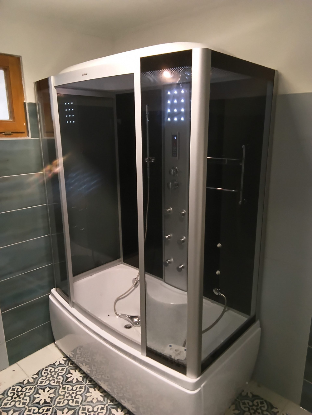   Emilia 85x150 cm hidromasszázs kádkabin elektronikával Black
