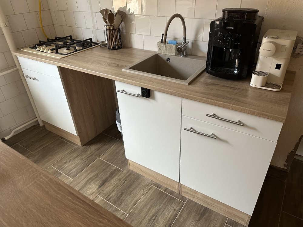   Yorki 280 konyhabútor sütős és mikrohullámű sütős kivitelben
