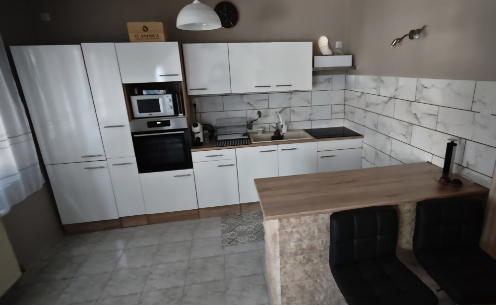   Yorki 360 konyhabútor sütős és mikrohullámű sütős kivitelben
