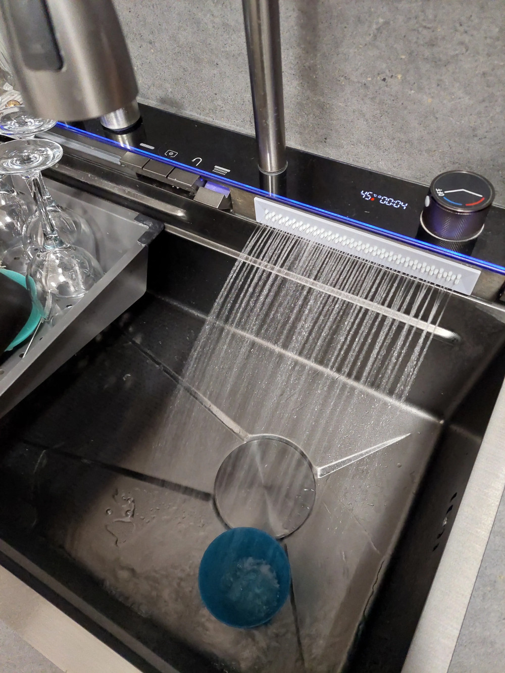   Catania multifunkciós rozsdamentes mosogató digitális csapteleppel
