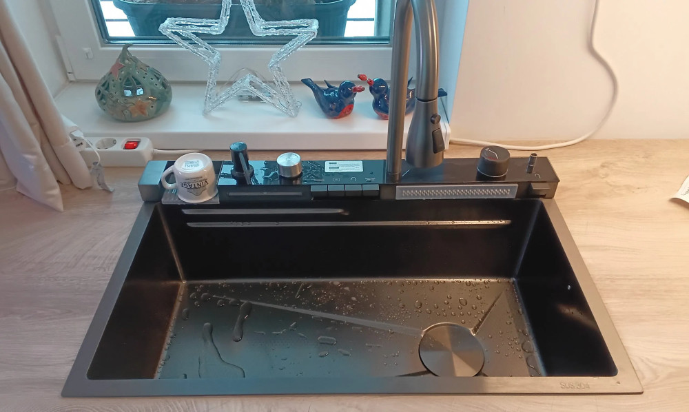   Catania multifunkciós rozsdamentes mosogató digitális csapteleppel
