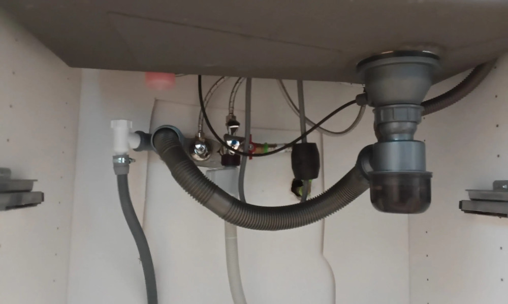   Catania multifunkciós rozsdamentes mosogató digitális csapteleppel
