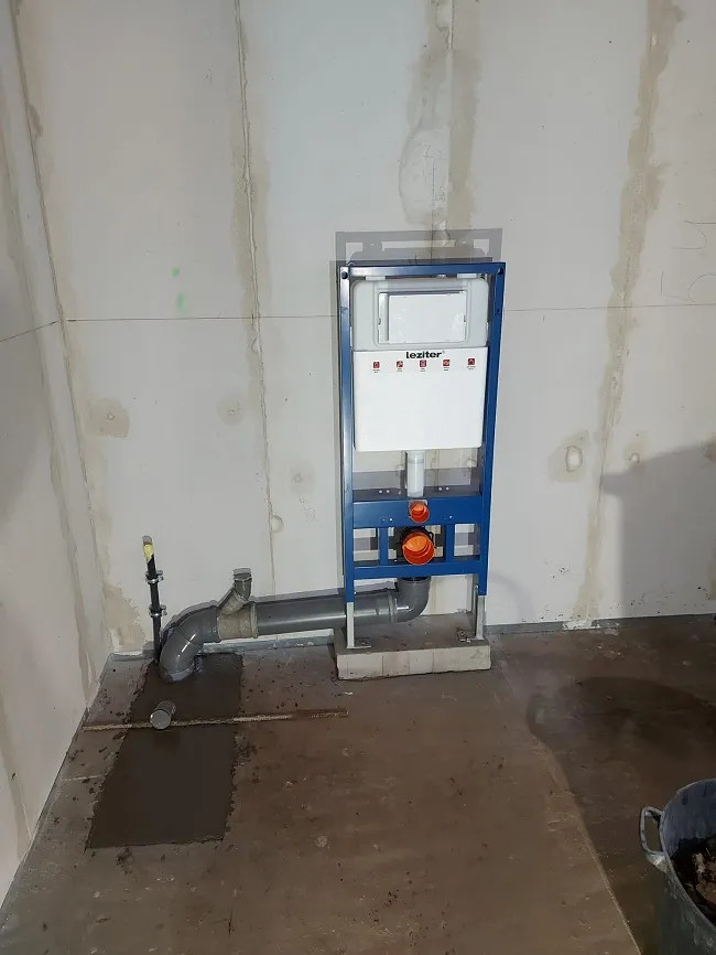 Roya falba építhető wc tartály
