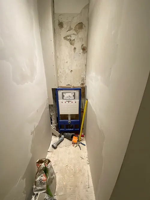 Roya falba építhető wc tartály

