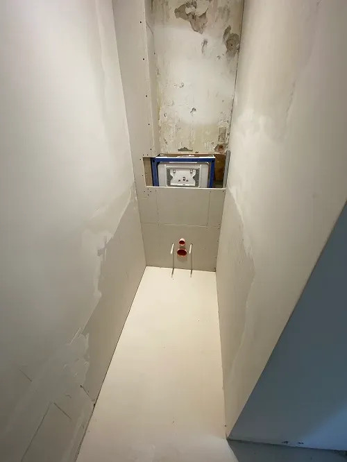 Roya falba építhető wc tartály
