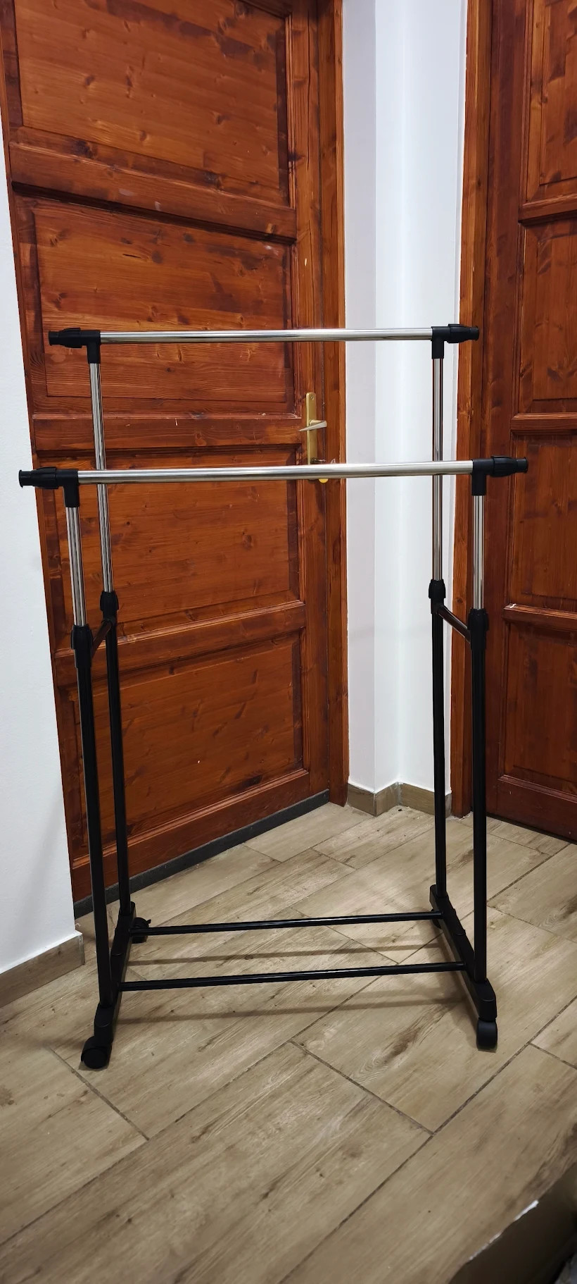 Ruhaállvány LRA-07 fekete
