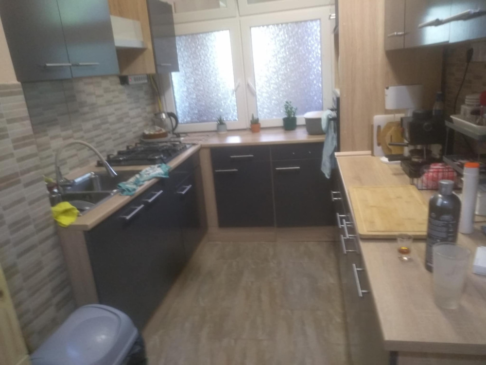   Yorki 280 sarok konyhabútor sütős és mikrohullámű sütős kivitelben
