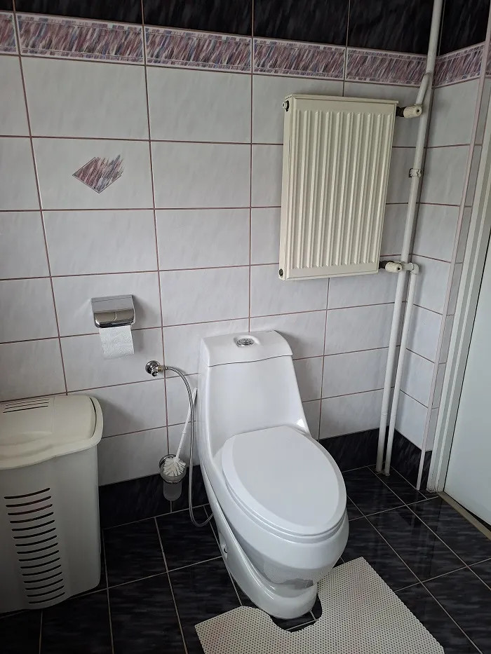   Coral Monoblokkos wc kagyló alsó kifolyással soft close ülőkével
