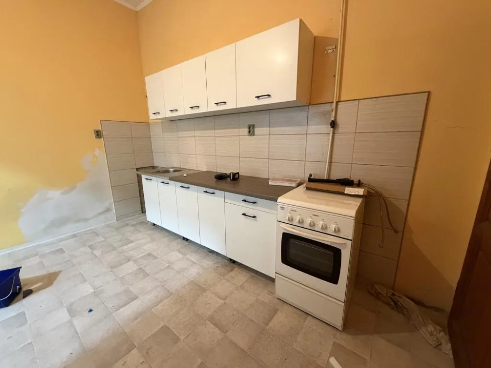 Primo 220 konyhabútor fehér, rauna szil munkalappal
