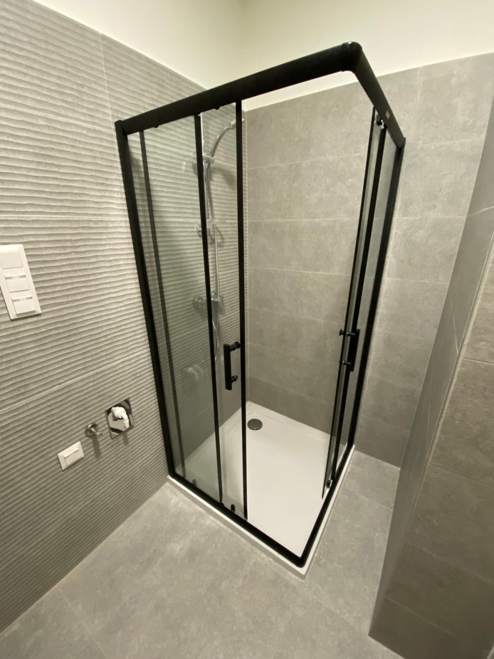   Spirit Clear 80x80 cm szögletes zuhanykabin, zuhanytálca nélkül fekete
