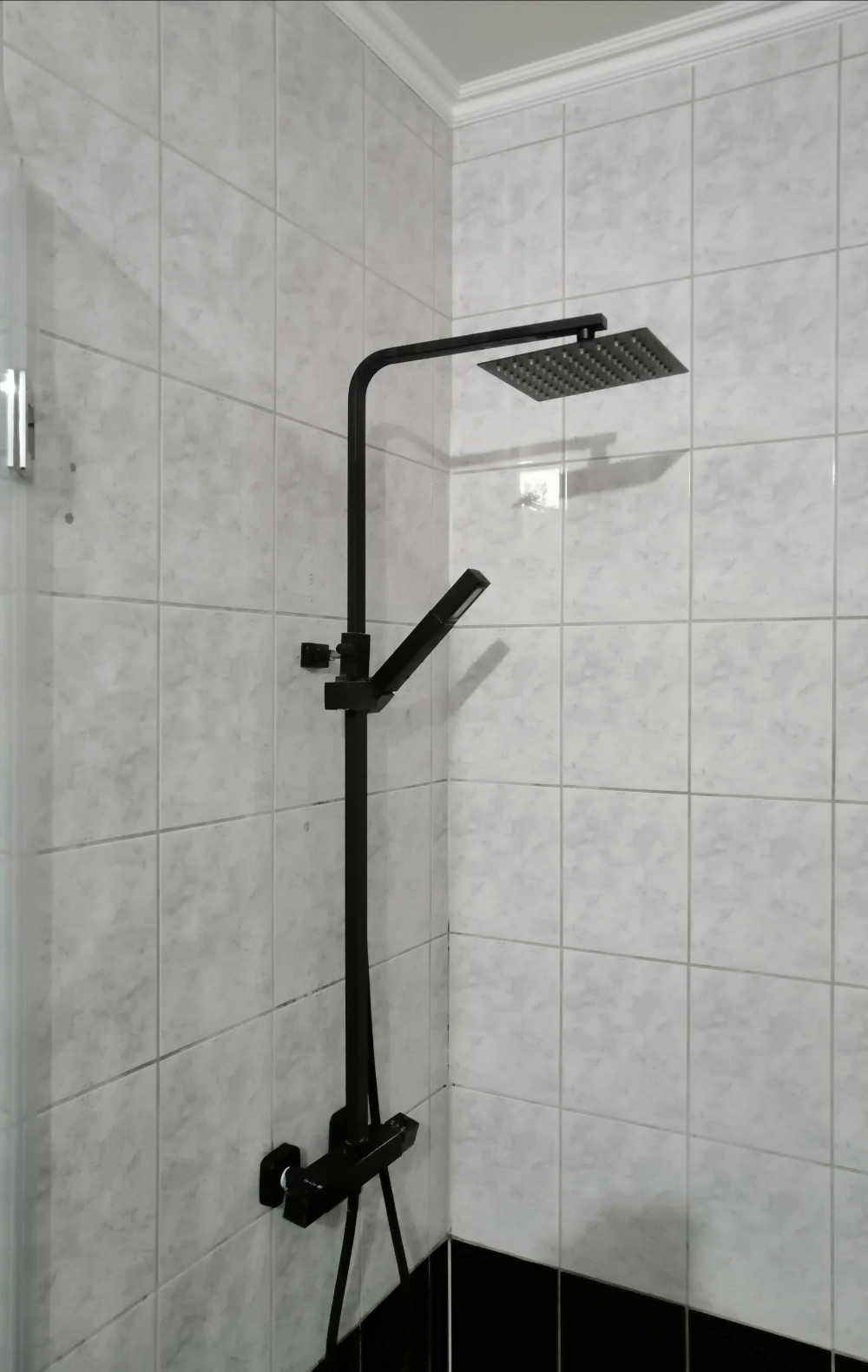 Mazama Black zuhanyszett termosztátos csapteleppel