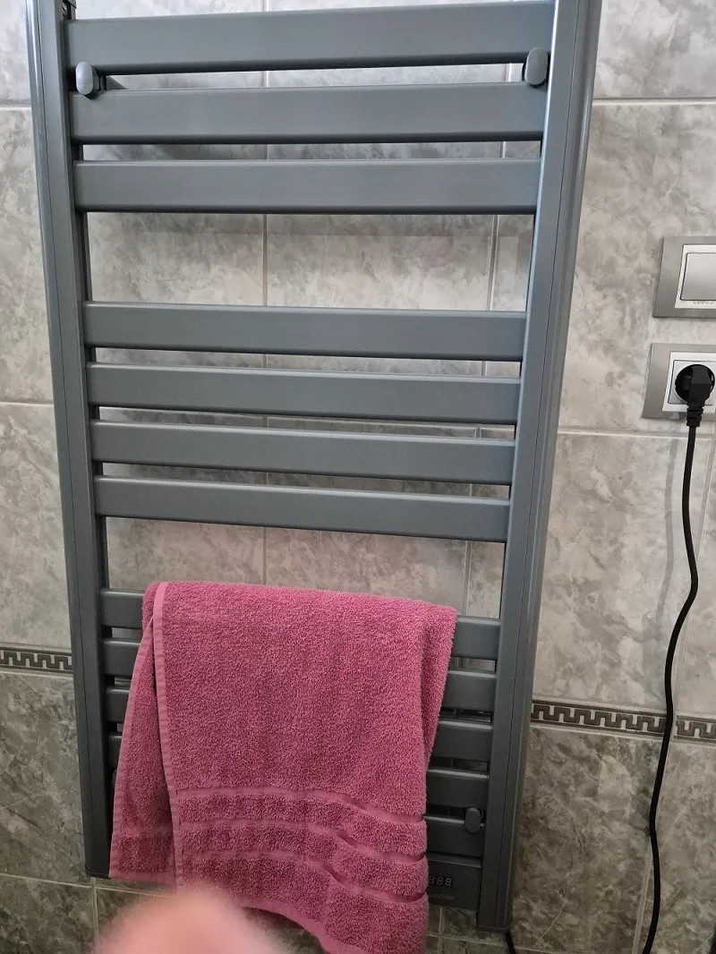 Elektromos törölközőszárító radiátor 500W
