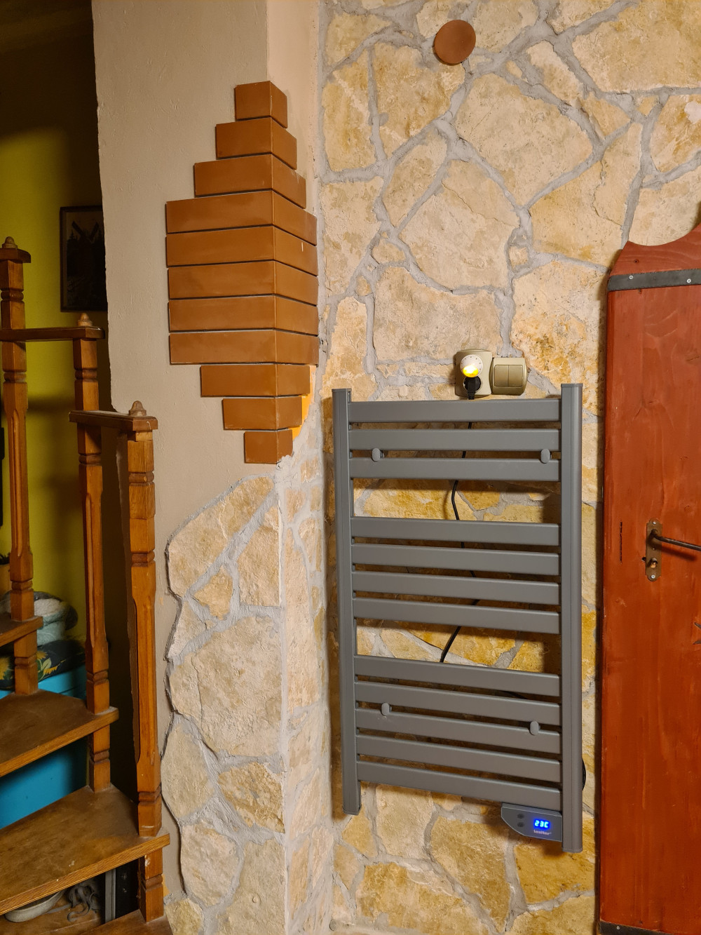 Elektromos törölközőszárító radiátor 500W
