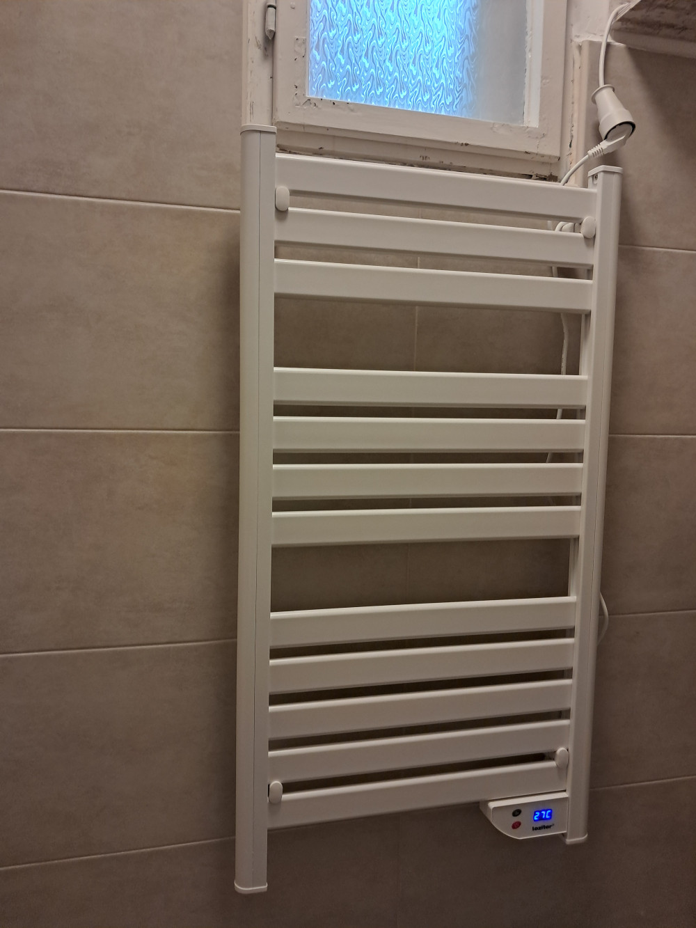 Elektromos törölközőszárító radiátor 500W
