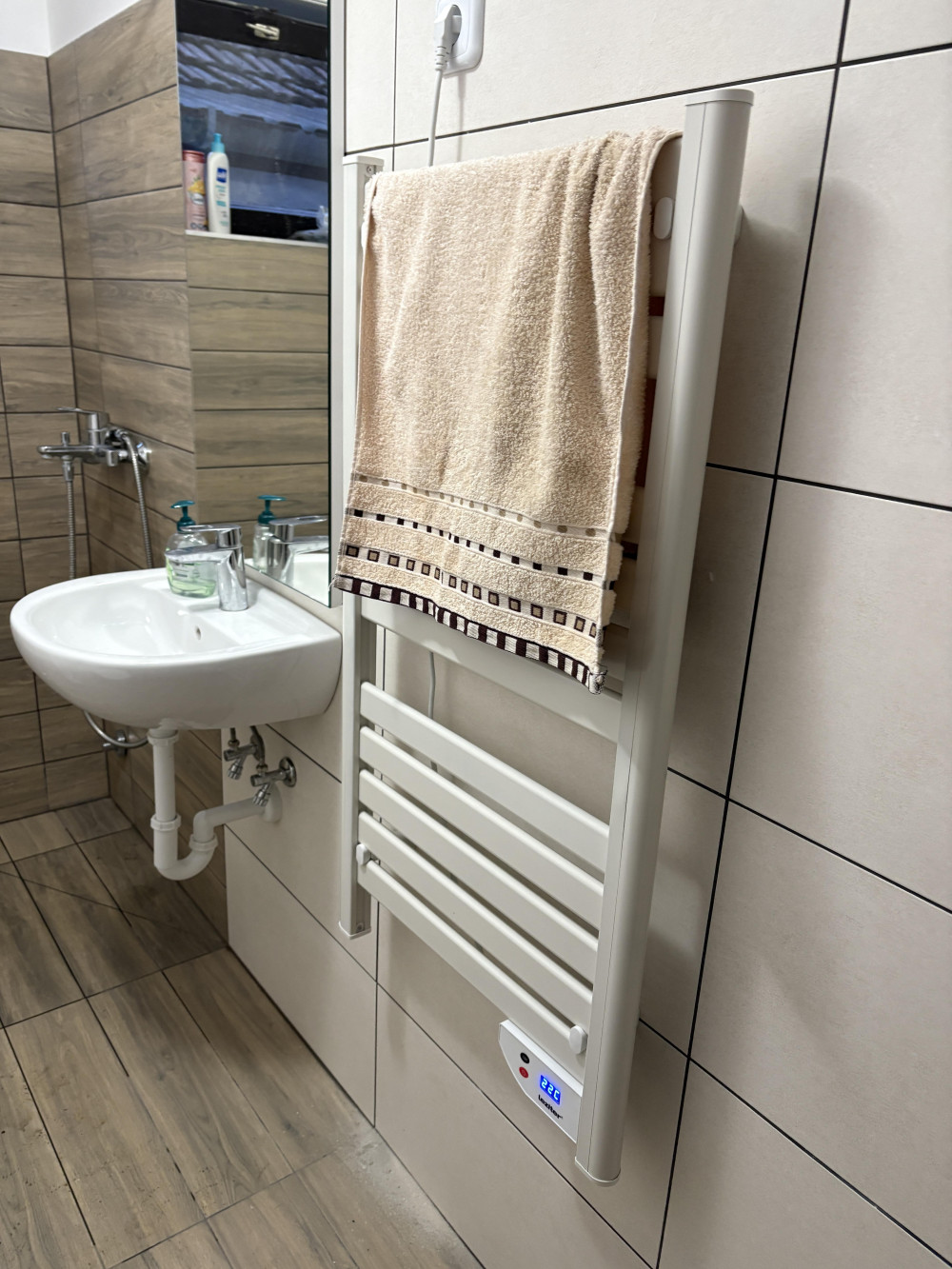 Elektromos törölközőszárító radiátor 500W
