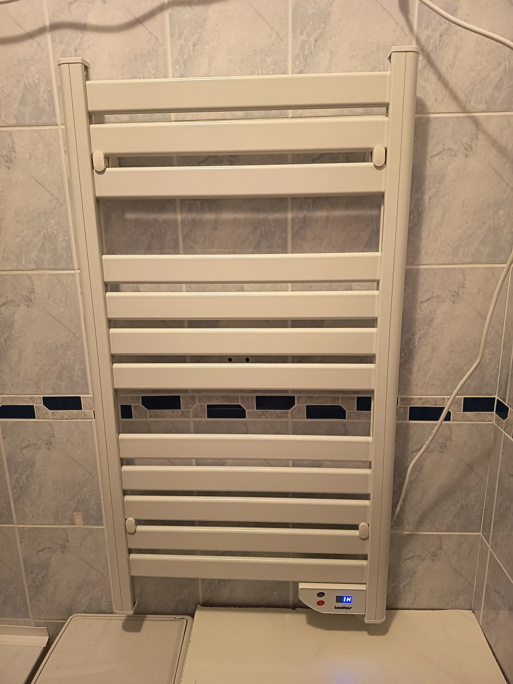 Elektromos törölközőszárító radiátor 500W
