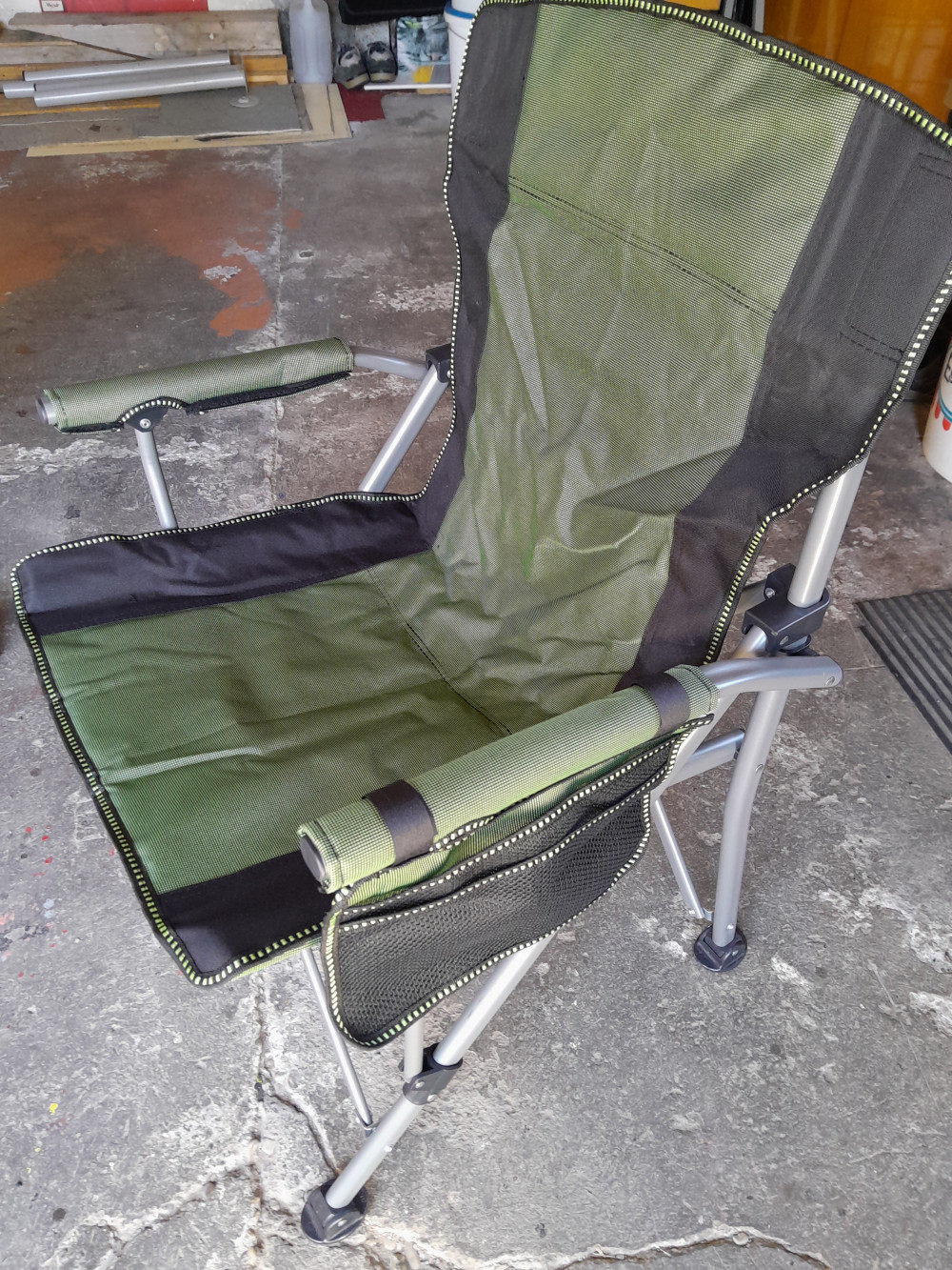 Leziter Comfort karfás horgász szék pohártartóval zöld
