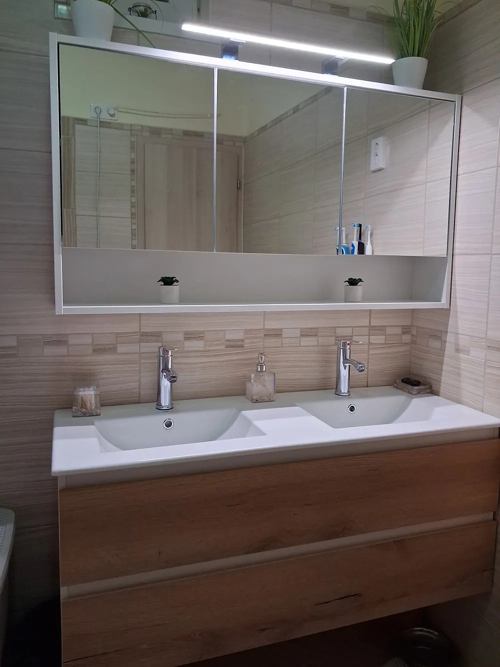   Corin álló mosogató csaptelep flexibilis kifolyócsővel fehér
