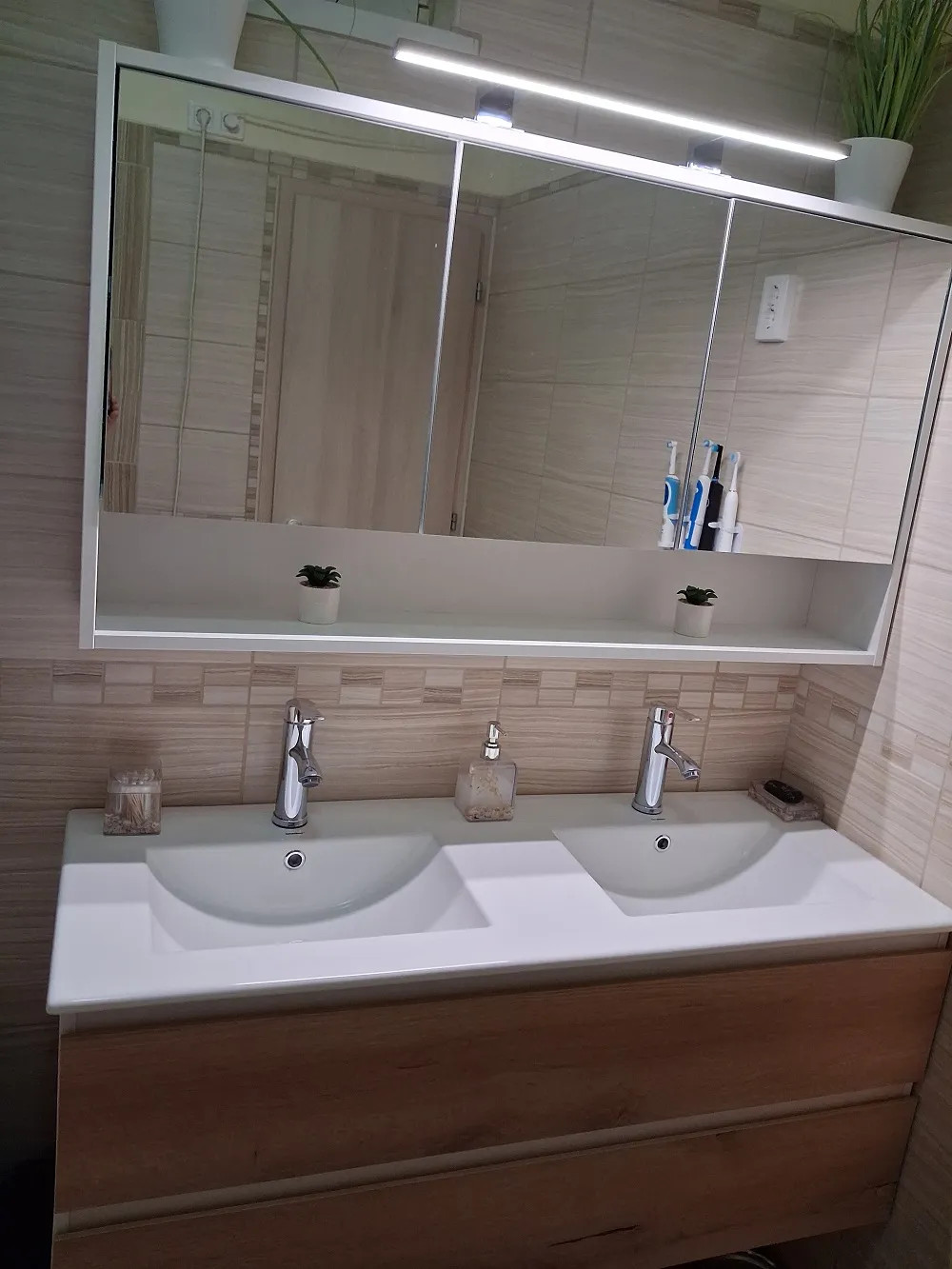   Corin álló mosogató csaptelep flexibilis kifolyócsővel fehér
