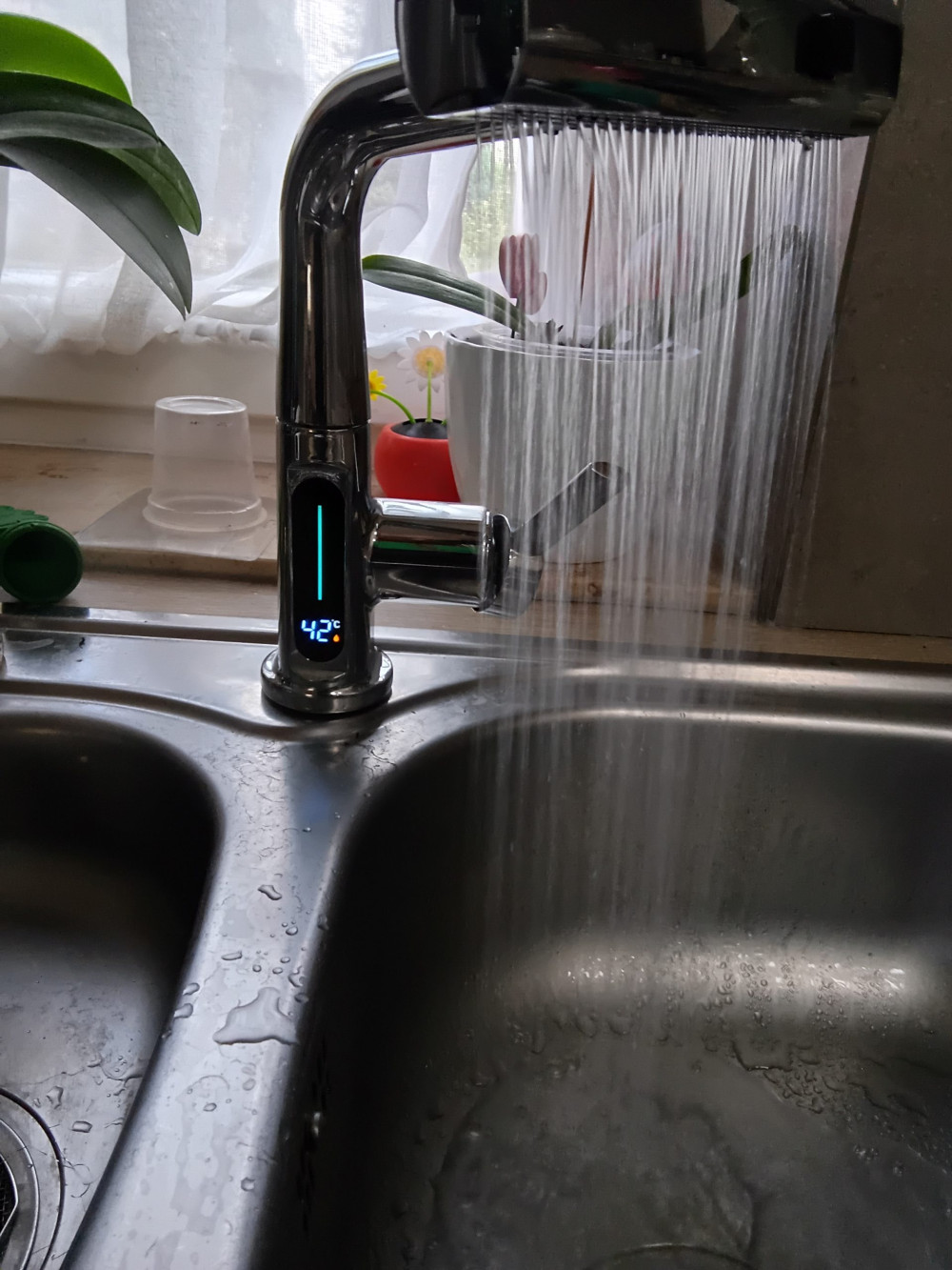   Mara mosogató csaptelep multifunkciós fejjel digitális kijelzővel
